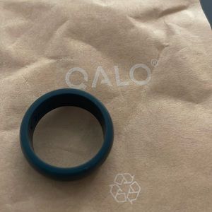 Mens QALO size 9 ring . Like new. Slate grey in color